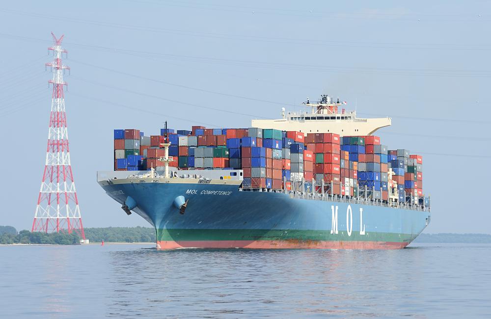 5630 Ueberlandleitungen ueber die Elbe Containerschiff MOL COMPETENCE | Bilder von Schiffen im Hafen Hamburg und auf der Elbe